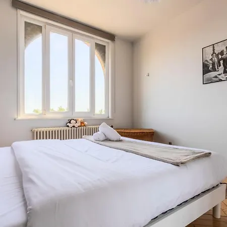 - Superb 2 Person Flat With Character *